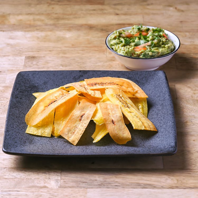 Chips Plantain w/ Guacamole image
