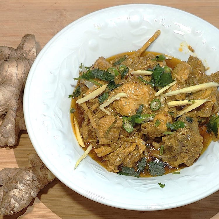 Ginger Chicken Curry *THIS DISH IS MADE FRESH TO ORDER, PLEASE PRE ORDER 60 MINUTES IN ADVANCE.* image