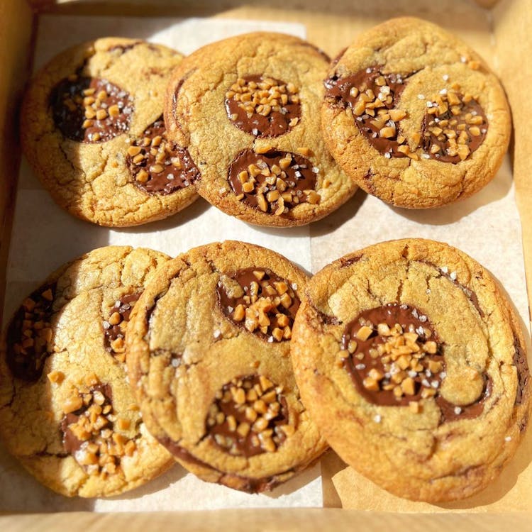 Brown Butter Toffee & Chocolate Cookies (6pcs) image