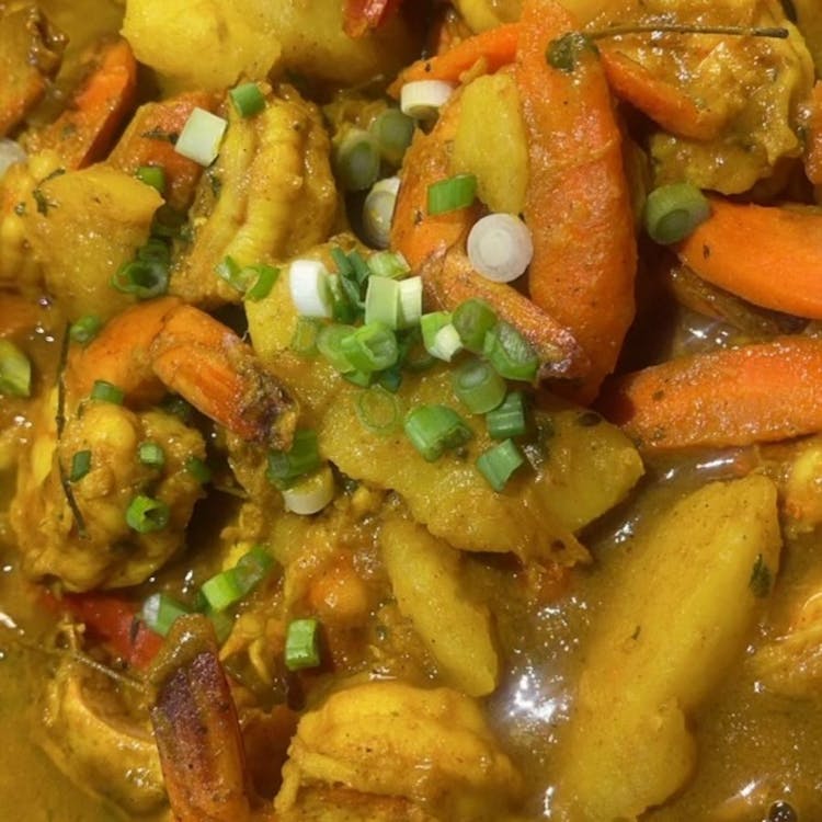 Curry Shrimp w/Potatoes & Carrots image